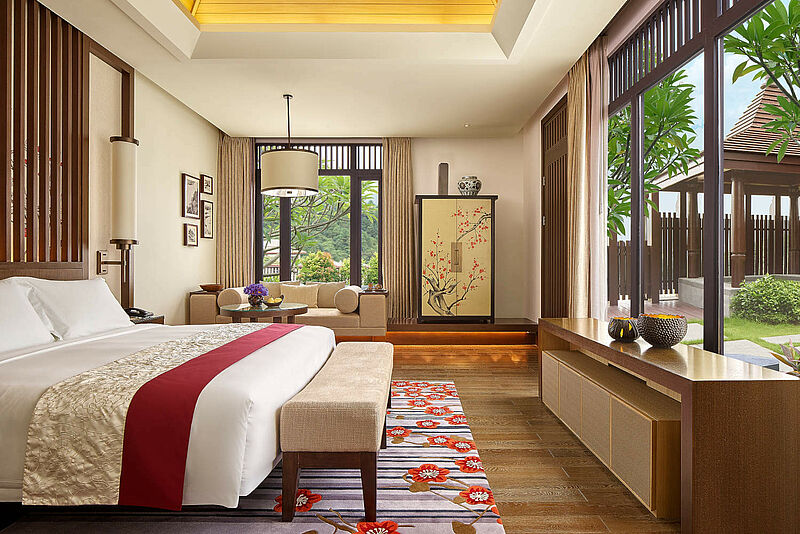 Devarana, hier ein Zimmer in der Anlage im chinesischen Guangzhou, bietet den Gästen künftig unter dem Namen Devarana – Dusit Retreats viel Luxus und Wellness
