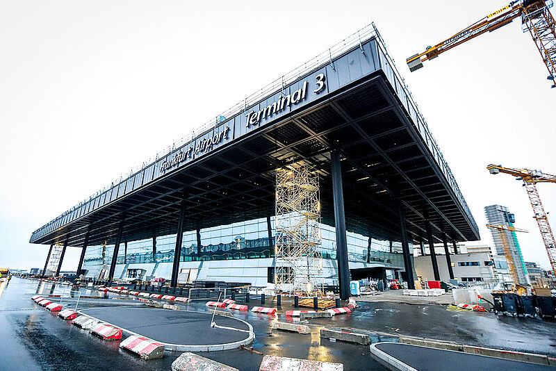 Im Süden des Frankfurter Airport-Geländes entsteht derzeit das neue Terminal 3 auf den Flächen einer ehemaligen US-Militärbasis