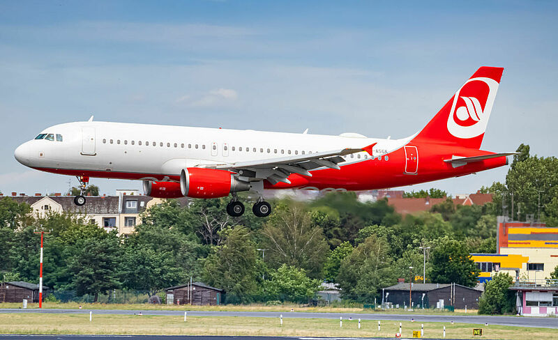 Flugnostalgiker können in einem A320 in Air-Berlin-Farben noch einmal eine Runde über Berlin drehen