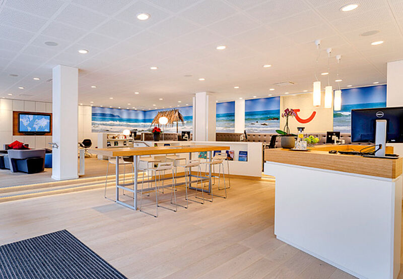 Modern: TUI Store in Stuttgart von innen Modern: TUI Store in Stuttgart von innen