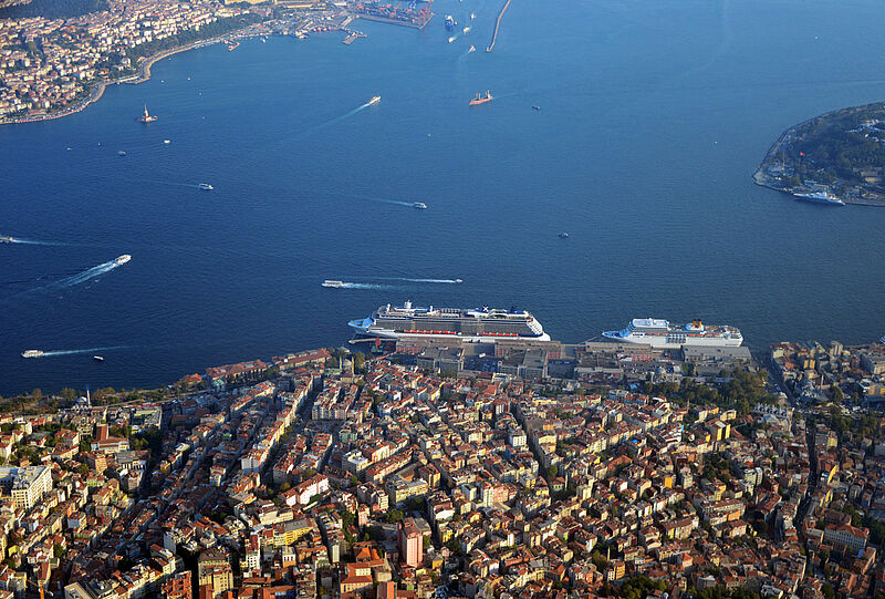 Luftaufnahme von Istanbul mit dem Kreuzfahrt-Terminal Galataport. Foto: mtcurado/istockphoto