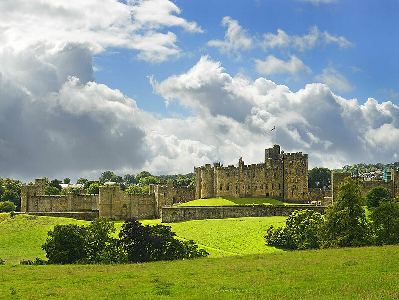 Alnwick Castle in Northumberland ist Drehort für die Verfilmungen der Harry-Potter-Romane. Foto: Lumir Pecold/istockphoto
