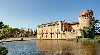 Zum Castel de Peralada bei Girona gehören ein Gourmet-Restaurant, ein Golfplatz und ein Hotel