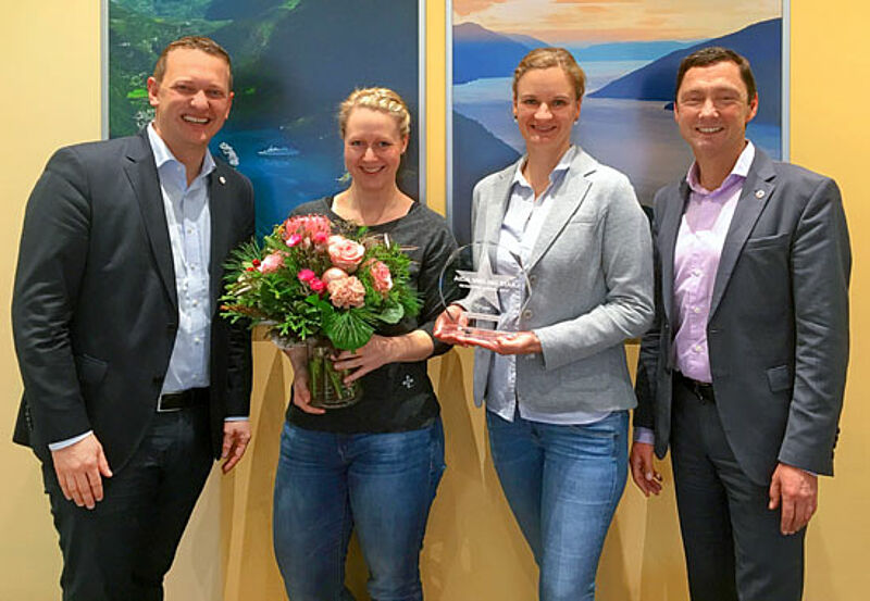 Vertriebs-Manager Uwe Mohr zeichneten die Newcomer 2017 aus: Anja Jost, Inhaberin des Reisecenter Jost (zweite von rechts) und Mitarbeiterin Svenya Witt