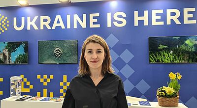 Mariana Oleskiv, Vorsitzende der Staatlichen Agentur für Tourismusentwicklung der Ukraine, an ihrem Stand auf der ITB
