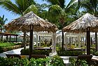 Im Iberostar Grand Hall Hotel gibt es kostenfreie balinesische Betten am Pool …