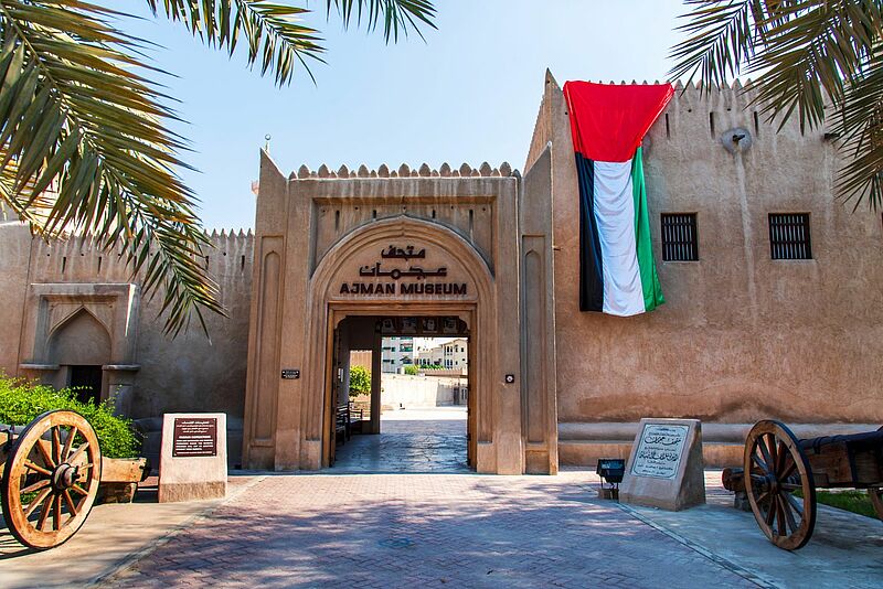 Wer genug von Strand und Meer hat, kann das Museum in Ajman besuchen. Foto: Creative-Family/iStock
