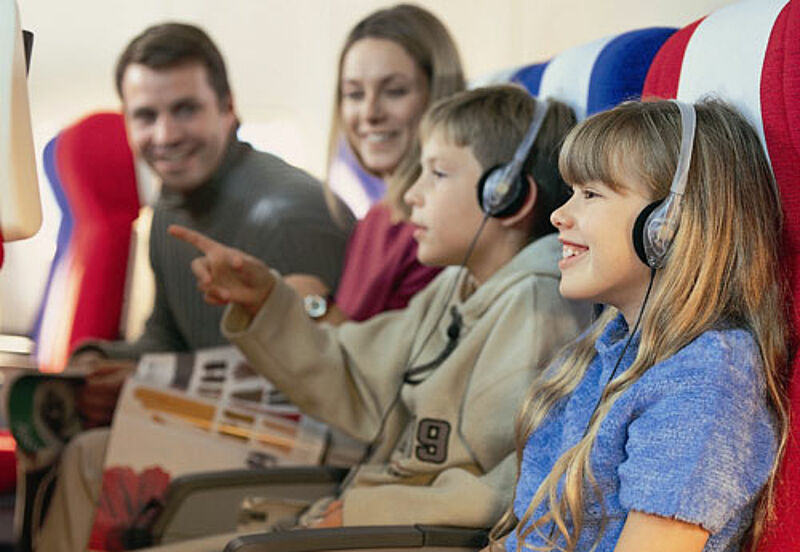 Für Kinder ab zwei Jahren wird Fliegen nun auch bei deutschen Airlines teuer