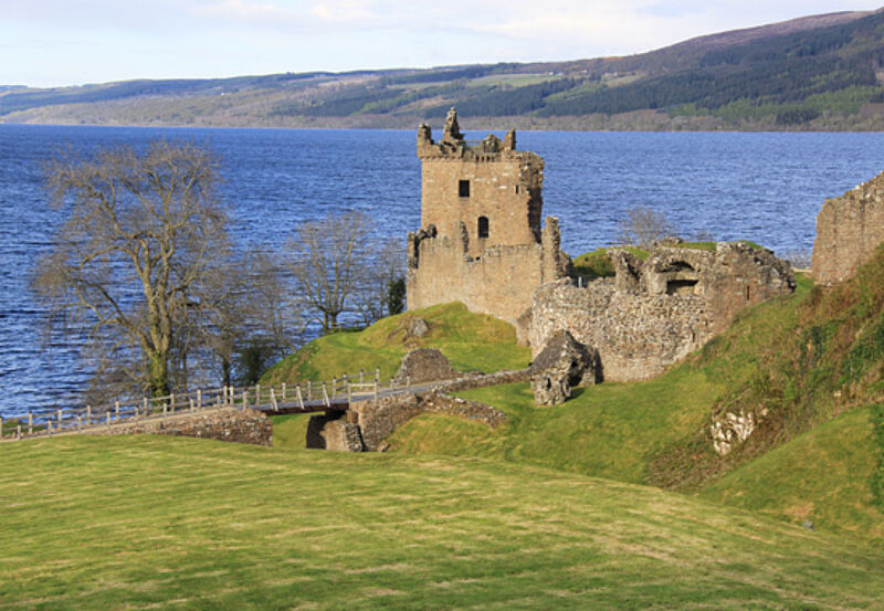 Zu den Neuzugängen im Nordland-Programm gehört die Reise „Wildes Schottland“, die auch zu Urquhart Castle am Loch Ness führt.