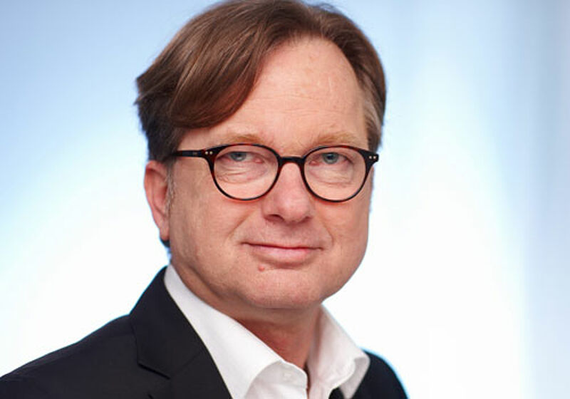 Alltours-Geschäftsführer Dieter Zümpel legt sich mit dem neuen Provisionsmodell auf zwei Jahre fest