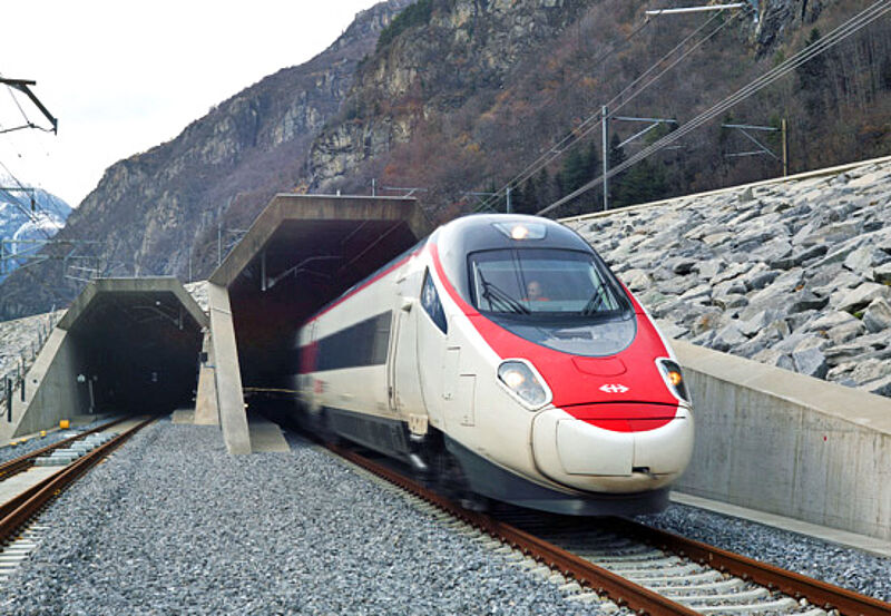 Ab 11. Dezember rollen die Züge regulär durch den längsten Eisenbahntunnel der Welt.