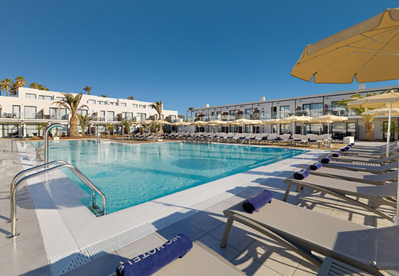 Das Adults-only-Hotel H10 Ocean Dreams bietet 94 Zimmer und liegt in Corralejo im Norden Fuerteventuras