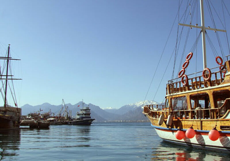 In Antalya wird das neue Konzept erprobt. Buchbar sind auch private Yacht-Touren. Foto: Rainer Sturm/www.pixelio.de