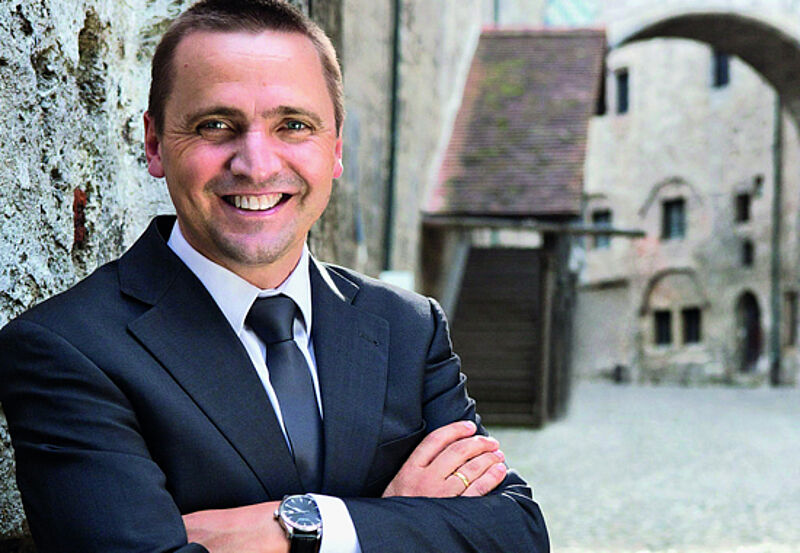 QTA-Chef Thomas Bösl sichert die Partner-Reisebüros weiter ab