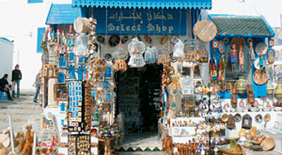 Im weiß getünchten Künstlerdorf Sidi Bou Said dominieren die Souvenirhändler nur auf den ersten Blick.