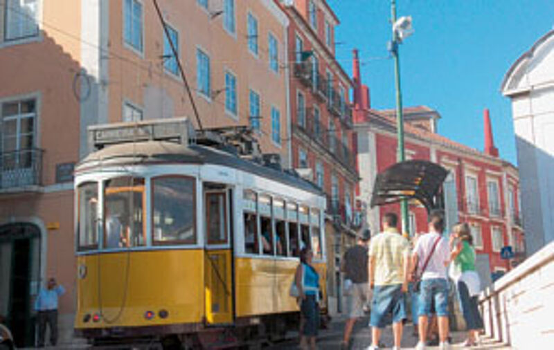Ein Muss in Lissabon: eine Fahrt mit der historischen Straßenbahn.