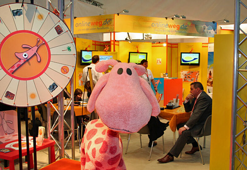 Da gehörte die Giraffe noch zu Onlineweg.de: Manolito auf der ITB 2012