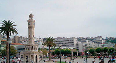 Am Konak-Platz steht der Clocktower als Wahrzeichen Izmirs.