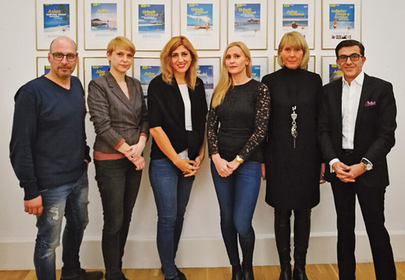 LMX-Geschäftsführer Mario Krug mit dem Suntrips-Team bestehend aus Claudia Gerhard, Ivana Dominovic, Alexandra Greunke, Christiane Hörst, Alexander Sieland (von links)