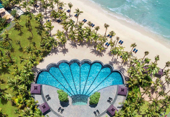 Entspannen im Muschel-Pool des JW Marriott Phu Quoc Emerald Bay Resort & Spa in Vietnam