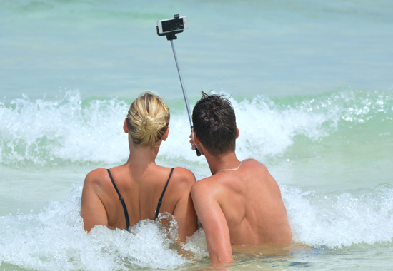 Smartphone und Internet sind den Deutschen im Urlaub wichtig: Dieser Schnappschuss will sogleich gepostet werden