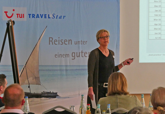 Reisebüro-Inhaberin Ute Pont erläuterte, wie sie ihre Mitarbeiter motiviert bei der Verkaufssteuerung aktiv mitzumachen