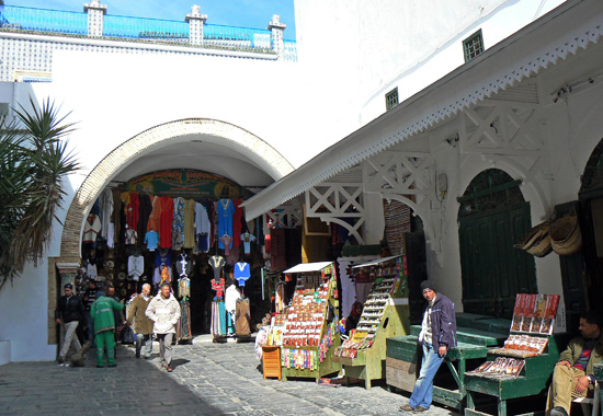 Noch warten viele Händler auf Touristen. Aber so langsam zieht die Gästezahl in Tunesien wieder an