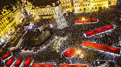 Einer der schönsten Weihnachtsmärkte Prags findet auf dem Altstädter Ring statt.