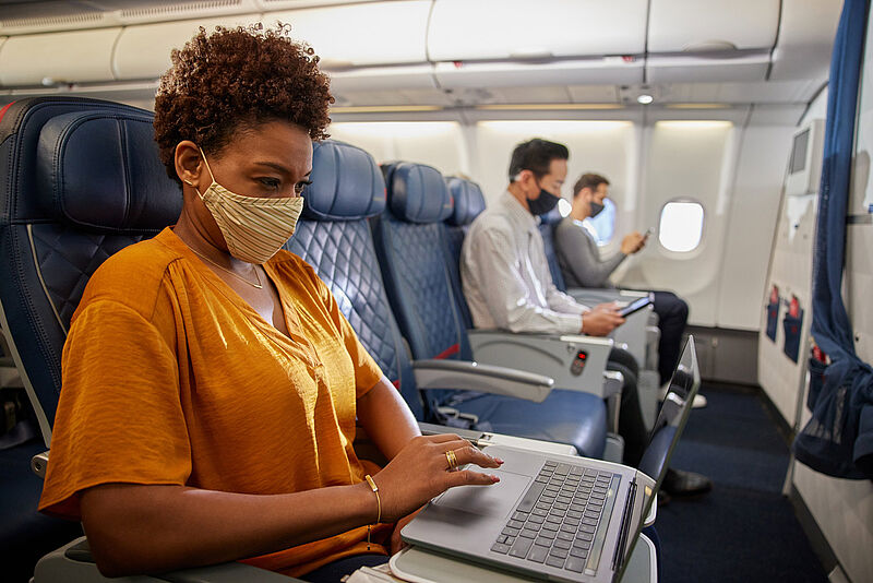PCR-Tests bei allen Passagieren machen Flugreisen deutlich sicherer, so eine neue Studie von Delta Air Lines. Foto: Delta