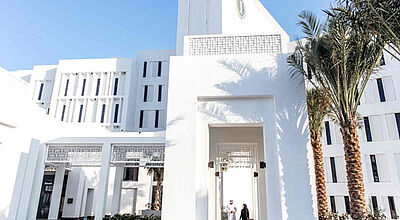 Das Intercontinental Fujairah Resort ist einem arabischen Dorf nachempfunden