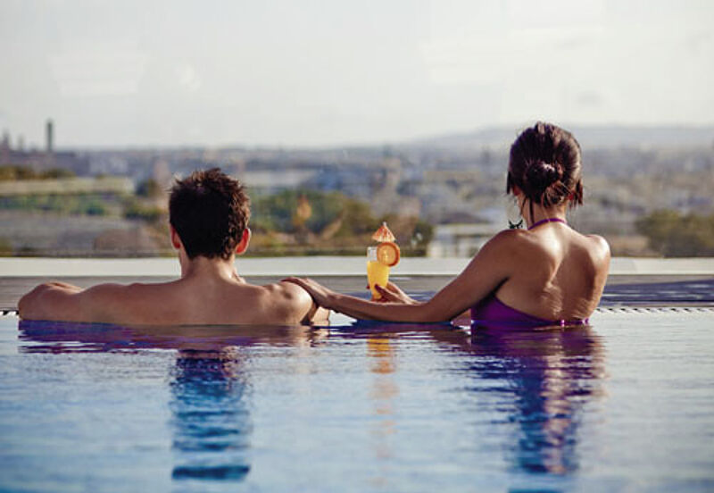 Eine Dachterrasse mit Blick auf Valletta bietet das neue FTI-Hotel Rocca Nettuno Suites