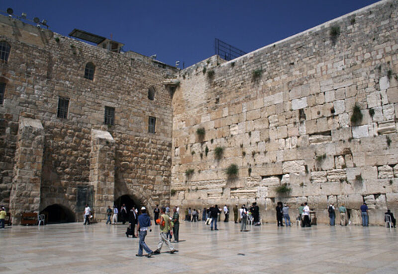 Die Veranstalter haben Reisen nach Israel – hier die Klagemauer in Jerusalem – bis Ende des Monats abgesagt