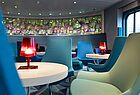 Treffpunkt ist auch hier die TUI Bar. Foto: TUI Cruises/Ulrich Schaarschmidt