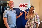 In 27 Tagen in bundesweit 14 Städte: Das war die „SommAERabende“-Roadshow des AER. Als Partner war die Hanse Merkur dabei, hier Versicherungsexpertin Silke Klein mit Frank Mecking, Regionalleiter West beim AER