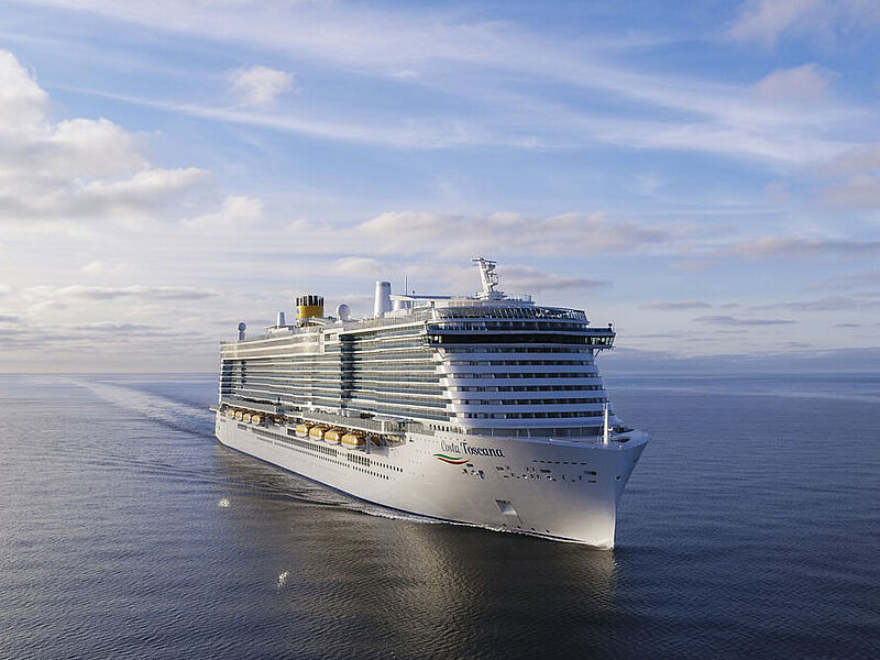 Kreuzfahrtschiff Costa Toscana auf dem Meer