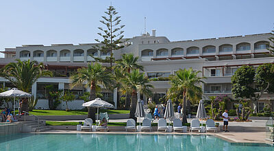 Das Iberostar Selection Creta Marine hat im Haupthaus auch acht Zimmer mit Whirlpool auf der Terrasse