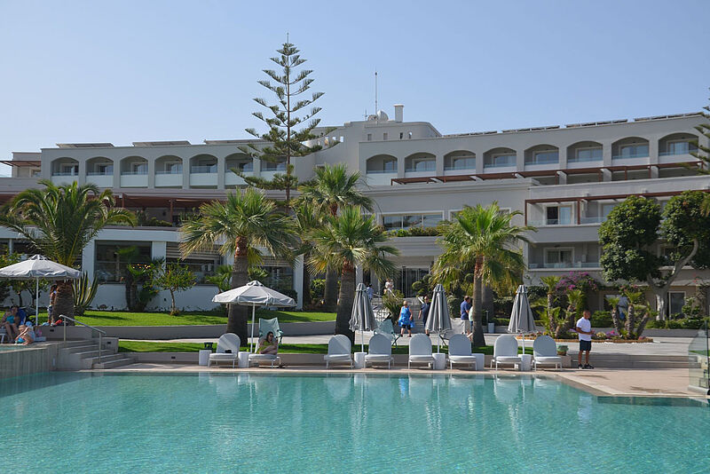 Das Iberostar Selection Creta Marine hat im Haupthaus auch acht Zimmer mit Whirlpool auf der Terrasse