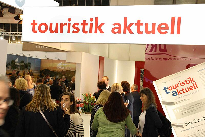 Mehr als 300 Touristiker kamen zum Get-together von touristik aktuell und URV in Halle 25