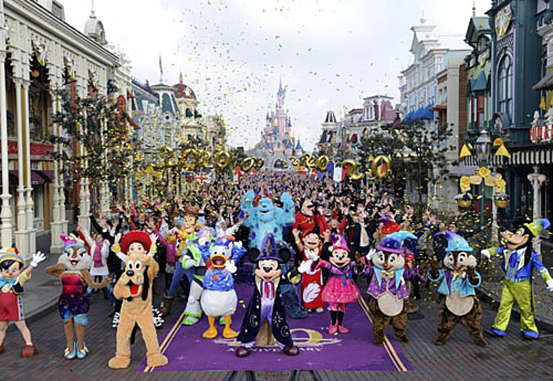 Die Disney-Figuren waren zum Jubiläum in Paris in Feierlaune