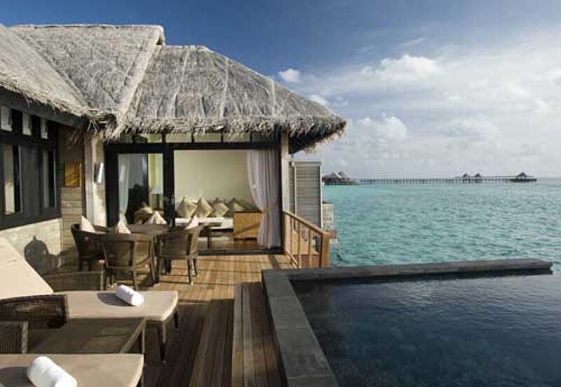 Das Ja Manafaru auf den Malediven bietet 84 Villen, unter anderem die Sunrise Water Villa