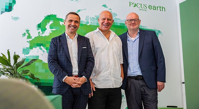 Besuch im Büro von Focus Earth in Bad Neuenahr-Ahrweiler (von links): Thomas Bösl, Frank Gerstenberg (Focus Earth) und Andreas Lambeck