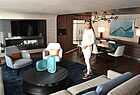 Michèle von Känel bei der Besichtigung der Owner´s Suite