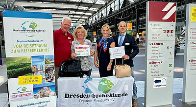 Mitglieder des Vereins Dresdner Reisebüros vor dem Abflug nach Montenegro. Foto: privat