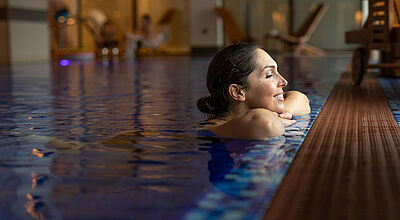 Die Winterkataloge 2023/2024 von Fit Reisen halten viele Wellness-Highlights für Gäste bereit. Foto: Milana/Stock.adobe.com/Fit Reisen