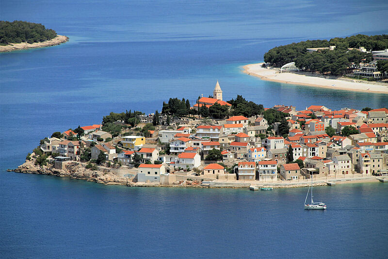 Die Urlaubsregionen in Kroatien – im Bild Primosten in Dalmatien – sind bei deutschen Urlaubern nach wie vor beliebt