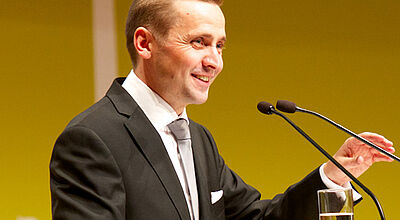QTA-Chef Thomas Bösl gibt grünes Licht für die Agenturverträge mit Condor