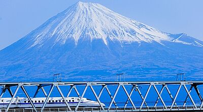 Entspannteres Reisen und mehr Zeit für Highlights wie den Fuji bieten die neuen Japan-Reisen von SKR Entspannteres Reisen und mehr Zeit für Highlights wie den Fuji bieten die neuen Japan-Reisen von SKR