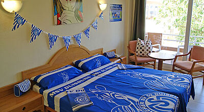 Schlafen in Blau-Weiß: MSV-Zimmer in Cala Ratjada