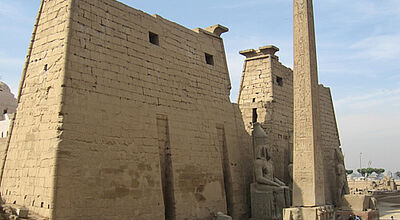 Nach Aussage der QTA sollen die Tagungsteilnehmer die historischen Stätten Luxors „hautnah erleben“.