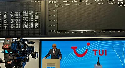 TUI-Konzernchef Sebastian Ebel bei seiner Rede vor der Opening-Bell-Zeremonie in der alten Börse Frankfurt am Main